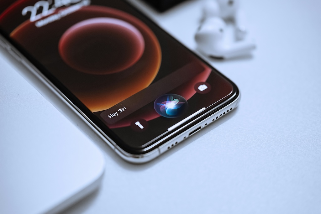 Image of Siri in an Iphone
