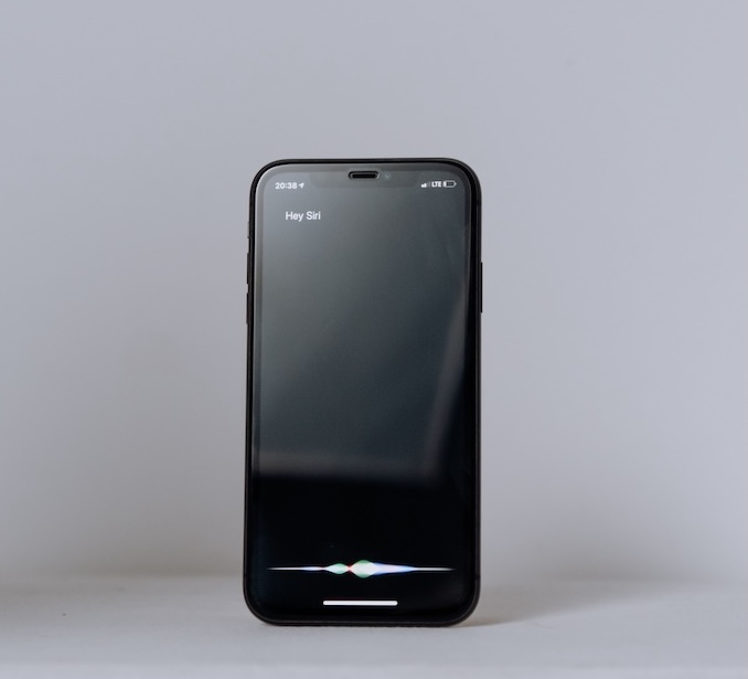 An Apple Iphone showing Siri being activated